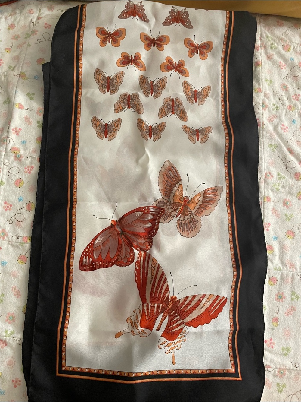 Lot of 4 women’s Scarfs Leopard Print, butterfly print and polar bear with red - Picture 6 of 6